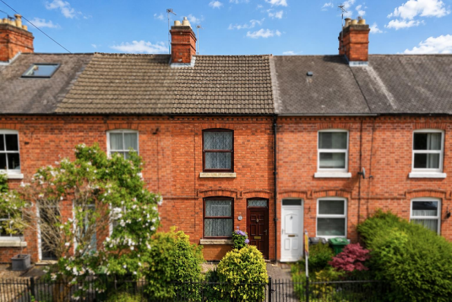 3 bed property, in Wood Lane, £240,000
