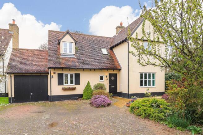 4 bed property, in Bankes Mead, £695,000