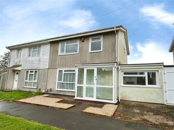 5 bed property, in Scarborough Way, £230,000