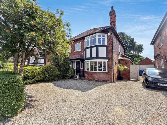 3 bed property, in Kingsway, £325,000