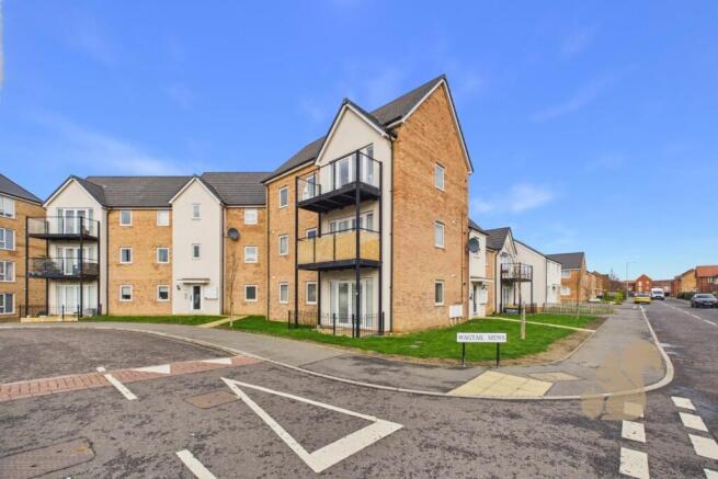 2 bed property, in Martin Hunt Drive, £180,000