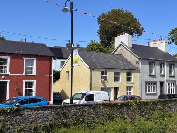 4 bed property, in Pontrhydfendigaid Road, £197,500