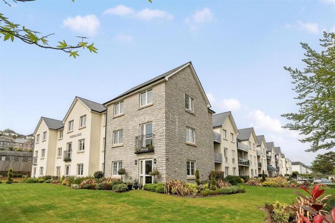 1 bed property, in Fitzford Lodge, £205,000