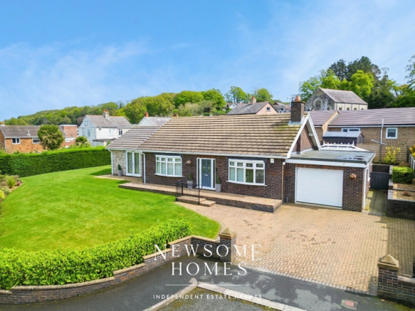 2 bed property, in Celyn Close, £395,000