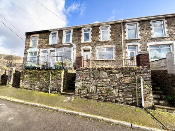 2 bed property, in Thornton Crescent, £115,000