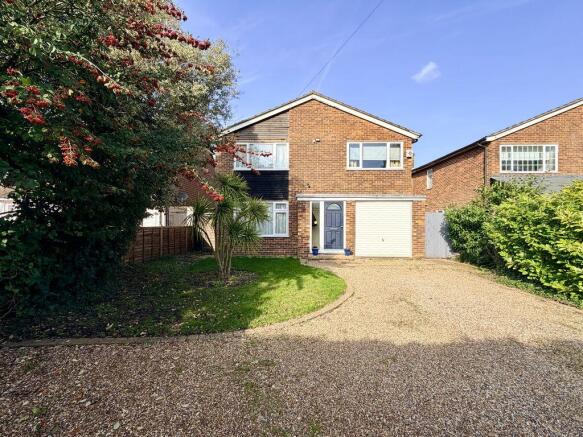 4 bed property, in Green Dragon Lane, £695,000