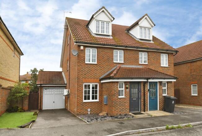 3 bed property, in Pembroke Drive, £400,000