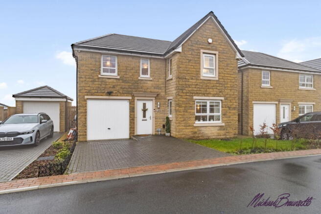 4 bed property, in Viaduct View, £400,000