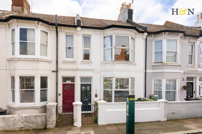 2 bed property, in Wordsworth Street, £575,000
