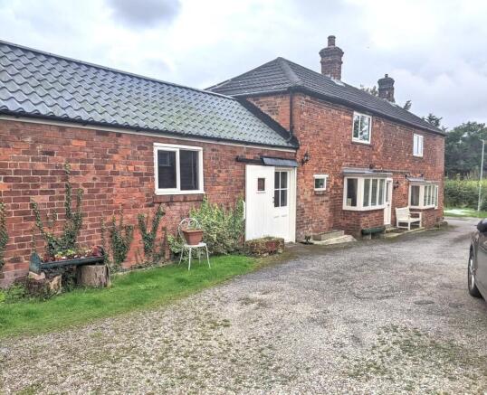 3 bed property, in High Bridge Road, £250,000