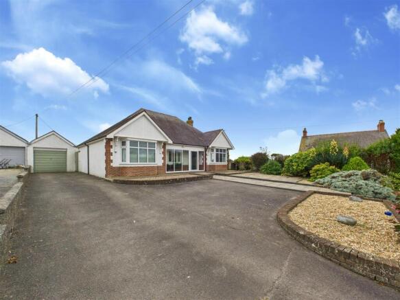 3 bed property, in Penparc, £320,000