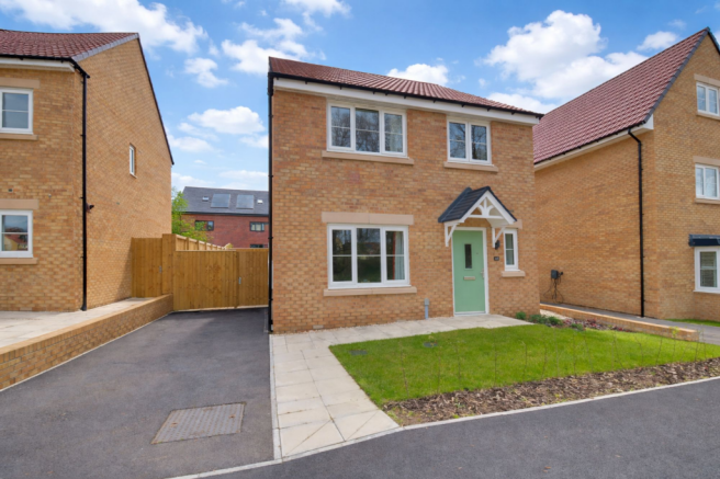 4 bed property, in Thomas Cooper Drive, £237,000