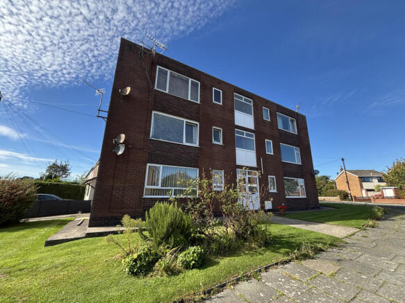 1 bed property, in Fairholmes Court, £55,000