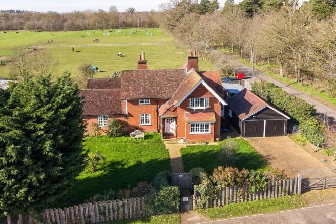 4 bed property, in Hacheston, £825,000