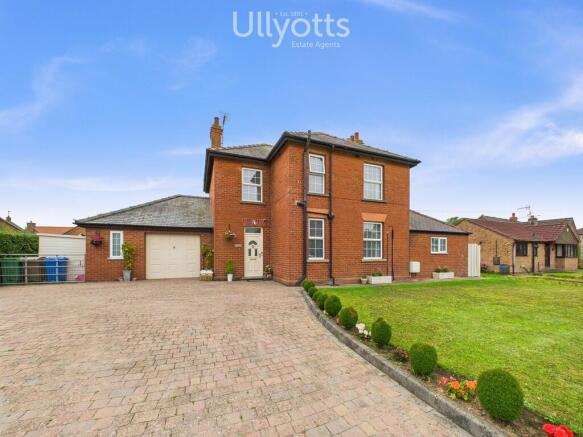 4 bed property, in Main Street, £430,000