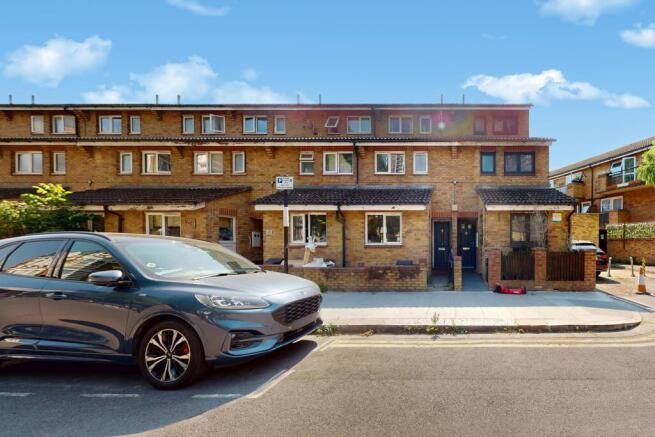 4 bed property, in Hampton Street, £800,000