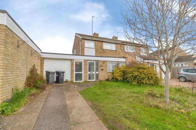 3 bed property, in Russell Drive, £400,000