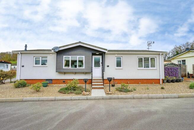 2 bed property, in Collins Wood, £240,000