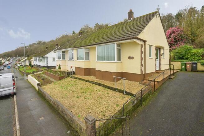 2 bed property, in Amados Drive, £229,950