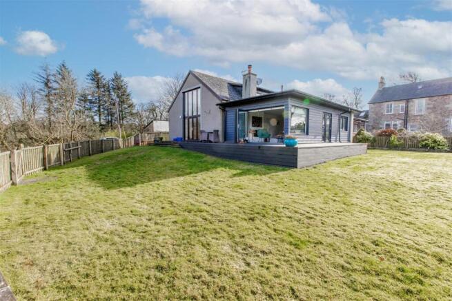 4 bed property, in Craig Falls, £475,000