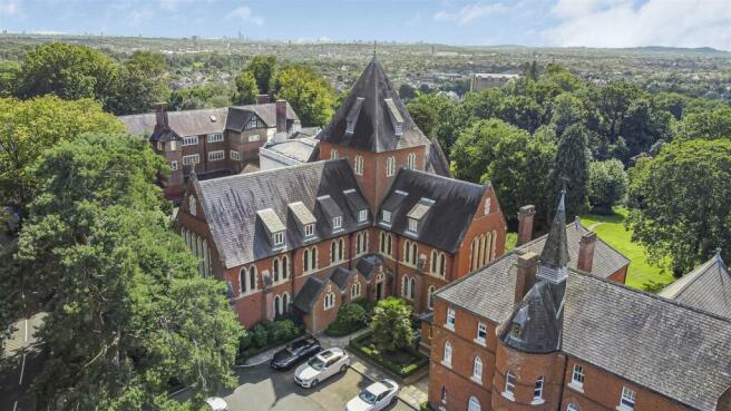 3 bed property, in The Ridgeway, £2,000,000