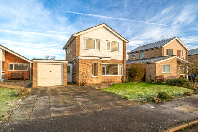 3 bed property, in 3 St. Michaels Close, £180,000