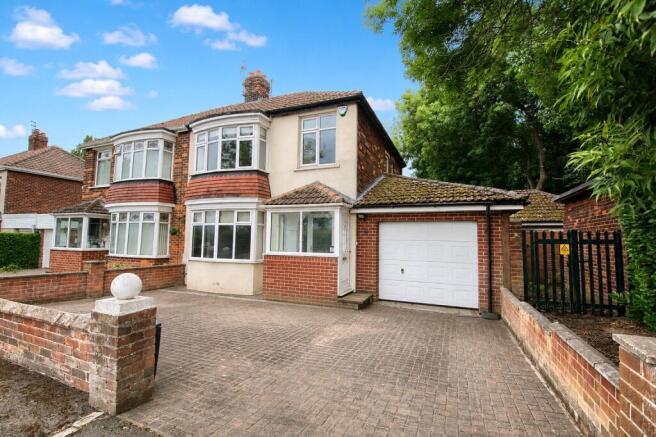 3 bed property, in Preston Lane, £300,000