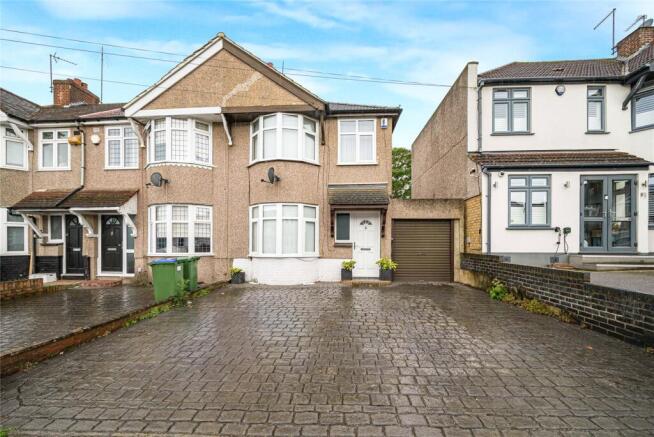 3 bed property, in Westmoreland Avenue, £450,000