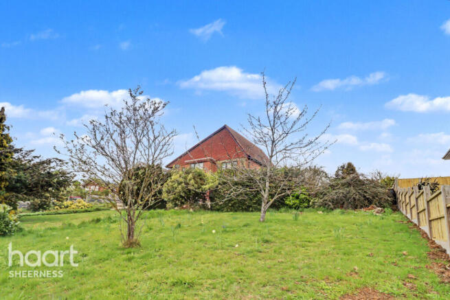 1 bed property, in Queenborough Drive, £250,000