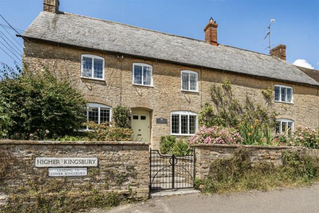 4 bed property, in Higher Kingsbury, £700,000