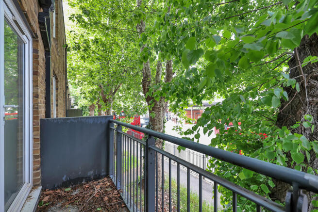 2 bed property, in Tower Mews, £280,000