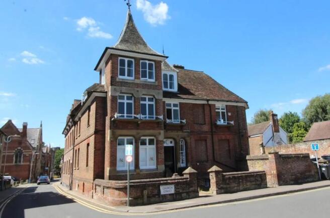 2 bed property, in East Street, £600,000