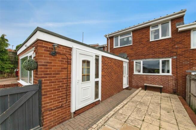 4 bed property, in Ashleigh Mount Road, £290,000