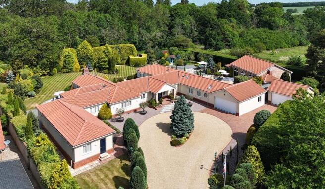 6 bed property, in Hatchet Lane, £1,950,000