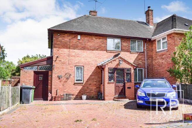 3 bed property, in Castlecroft Road, £240,000