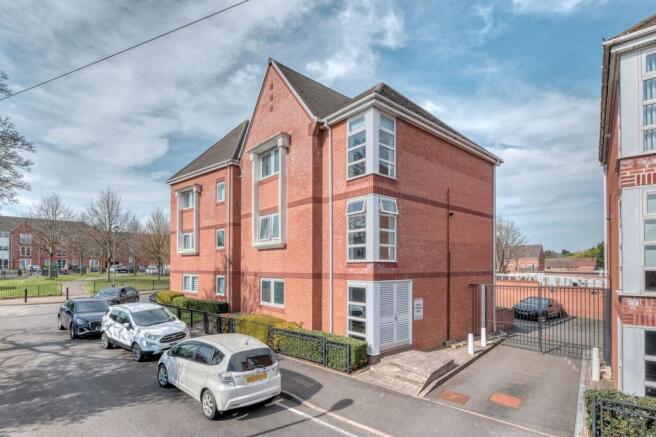 2 bed property, in School Close, £145,000