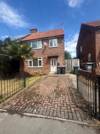3 bed property, in Manor Road, £95,000