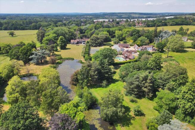 8 bed property, in Vicarage Road, £3,950,000