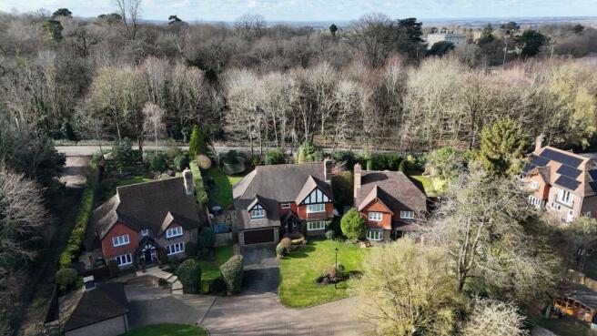 5 bed property, in Pauls Place, £1,595,000