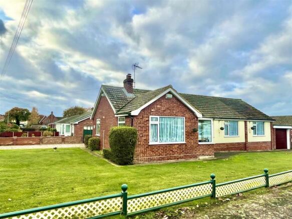 4 bed property, in Lovat Close, £300,000