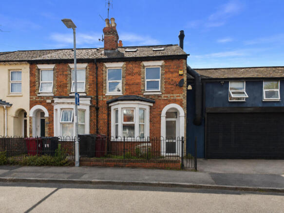 5 bed property, in Hatherley Road, £425,000