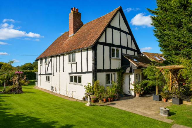 3 bed property, in Brook Street, £775,000