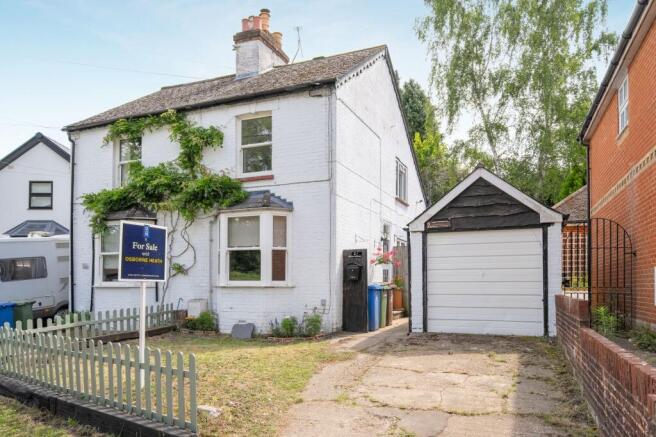3 bed property, in Long Hill Road, £495,000