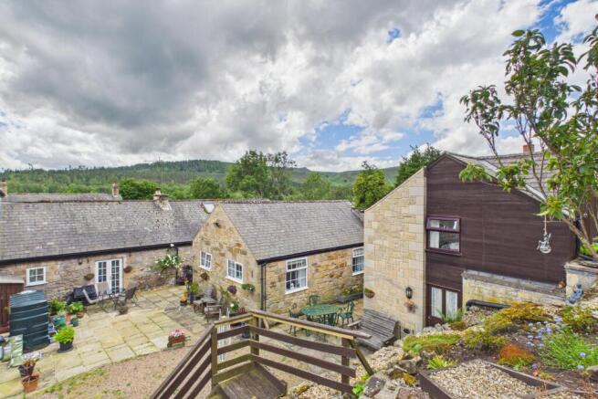 3 bed property, in The Byre & The Bonny Barn, £500,000