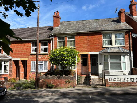 3 bed property, in Station Approach, £425,000