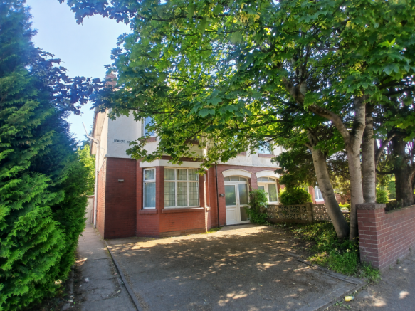 4 bed property, in Newport Road, £500,000