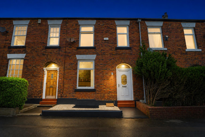 4 bed property, in Bury Road, £220,000