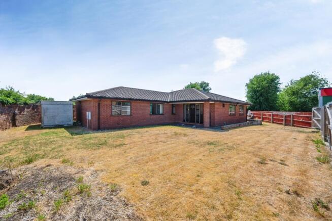 5 bed property, in The Bungalow, £535,000