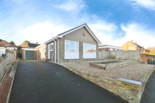2 bed property, in Manor Drive, £350,000