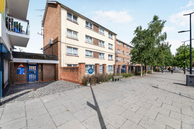 1 bed property, in The Birches Station Road, £220,000